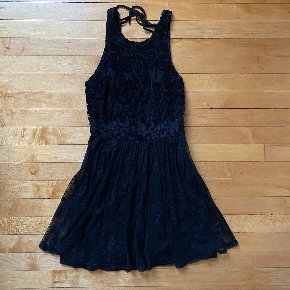 Hollister Elegant Black Lace Mini Dress, Velvet- size medium- fit and flare